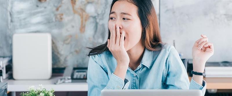 25102024439800 24102024632800 young asian casual business woman yawning at laptop