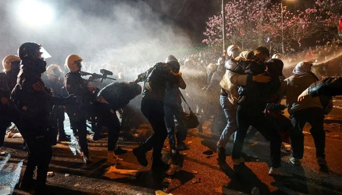 Turkish Protesters Continue Demonstrations Against Mayors Arrest