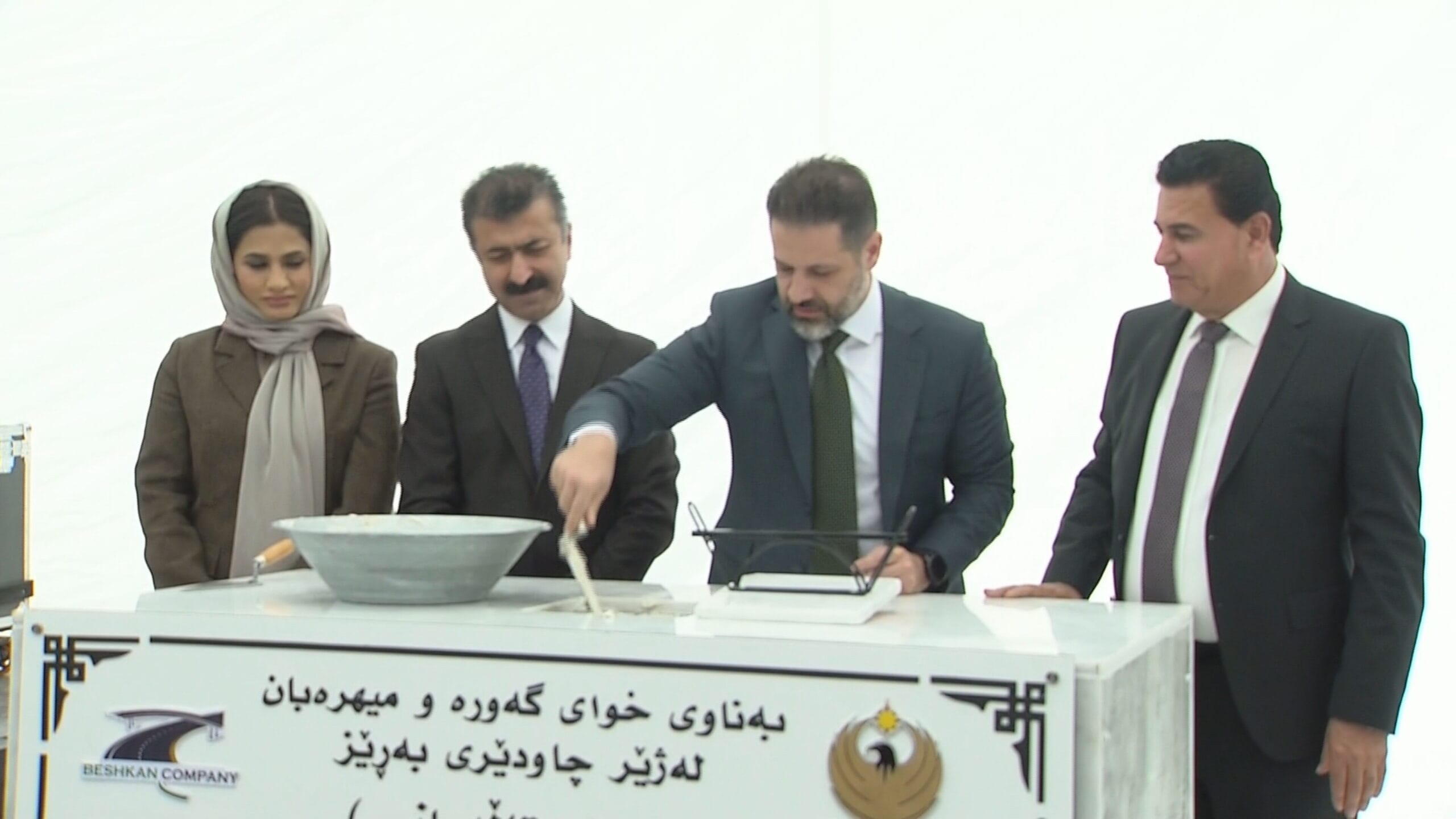 رێوڕەسمی دانانی بەردی بناغەی پرۆژەی پردی تەنگی سەید محەمەد لە پارێزگای هەڵەبجە scaled