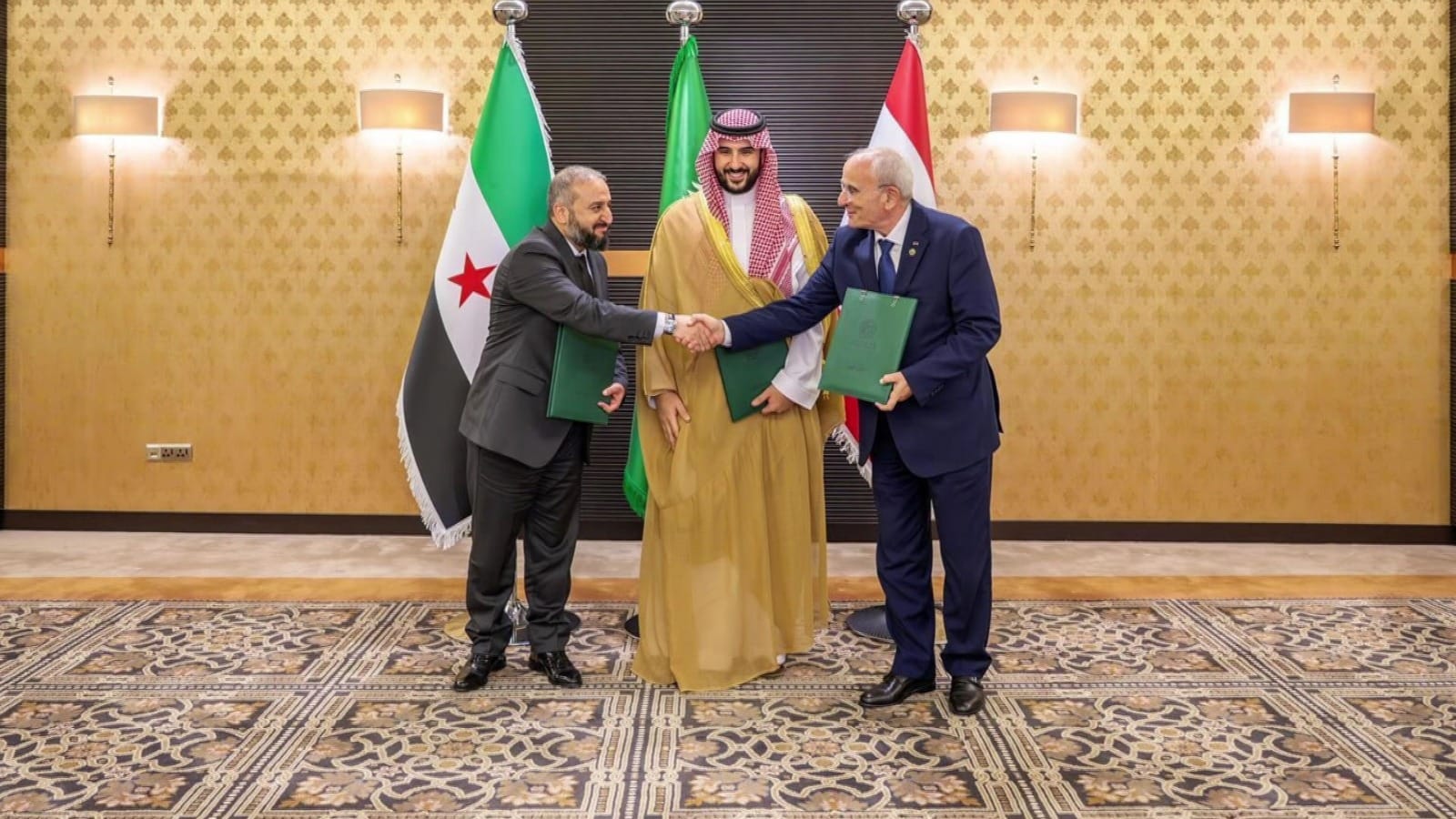 وەزیرانی بەرگریی لوبنان و سعودیە و سووریا لە دوای واژۆکردنی ریککەوتنی پرسی سنووریی نێوان لوبنان و سووریا