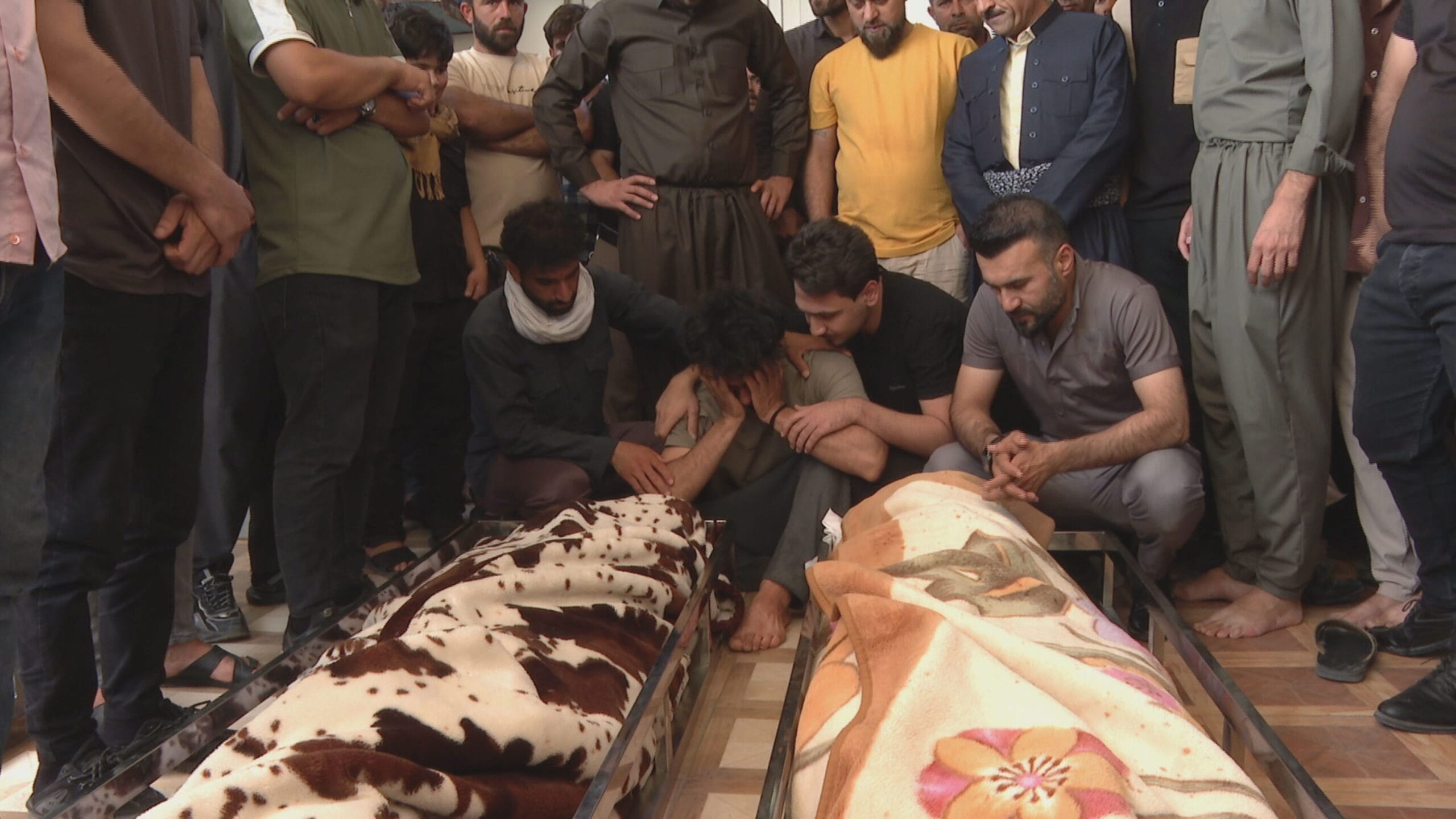 ساتی ئامادەکاری بۆ بەڕێکردنی تەرمی ئەو دوو برا خوێندکارە بۆ دوا مەنزڵگەیان scaled
