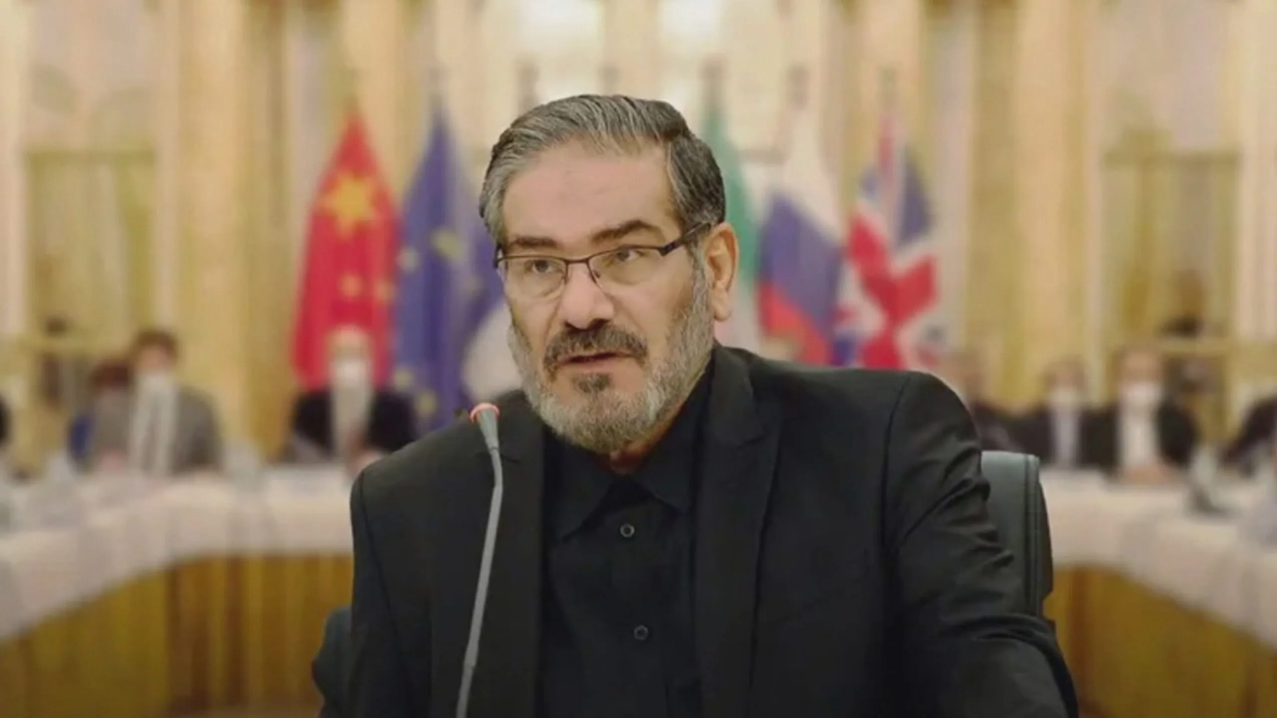 عەلی شەمخانی، راوێژکاری باڵای عەلی خامنەیی رێبەری باڵای ئێران scaled