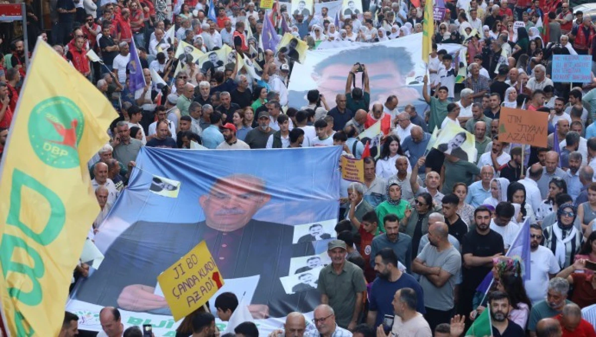 diyarbakirda ocalan icin yuruyus umut hakki talebi